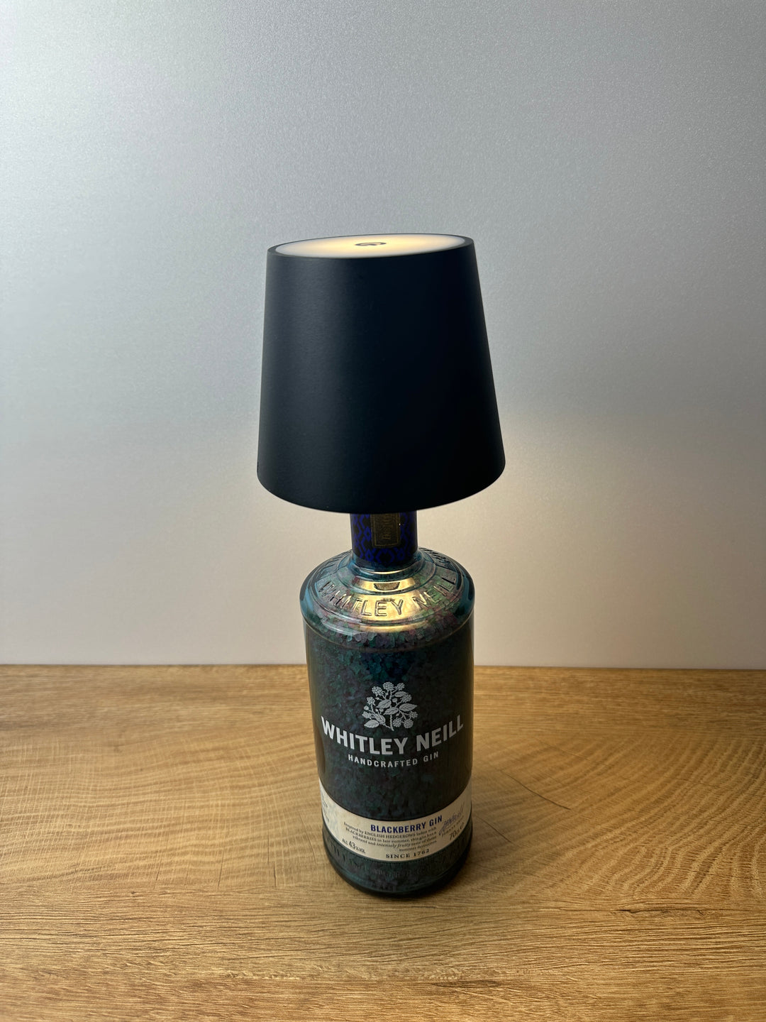 Lampada WHITLEY NEILL GIN ricaricabile