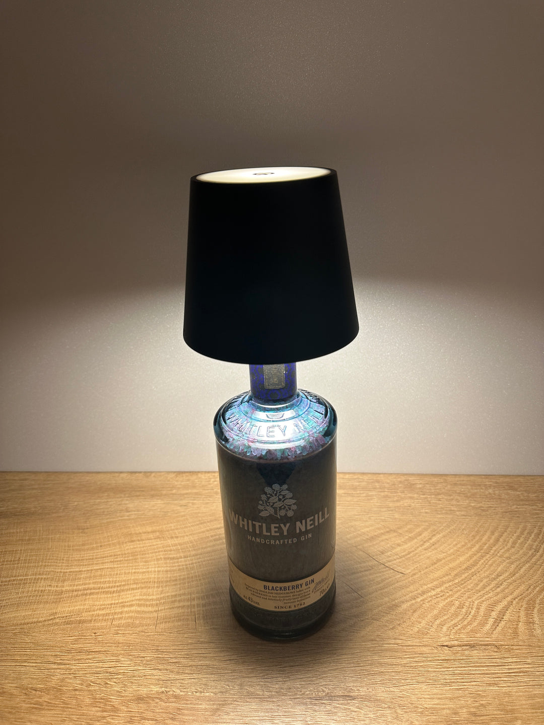 Lampada WHITLEY NEILL GIN ricaricabile